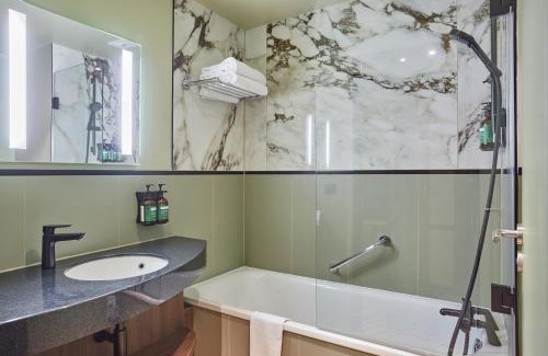 Clichy Hotel | voco Paris - Porte de Clichy by IHG