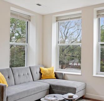 DeBaliviere Place Apartment | Vogue Apartment next to ForestPark/WashU/BJC