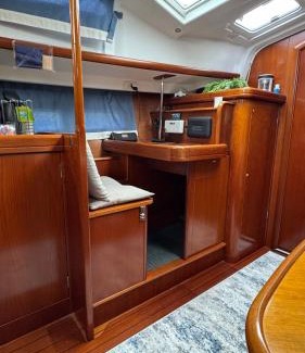 Gruissan Boat Rental | Voilier à quai