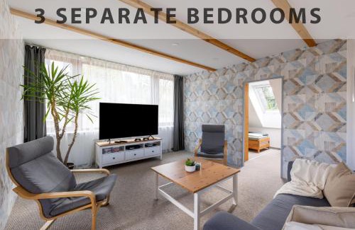 Prague 13 Apartment | VOUSATÁ DÁMA - PS3 - Parking free