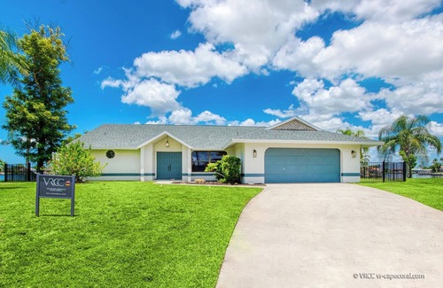 Eight Lakes House | VRCC Villa The View - Anglers paradise with a view