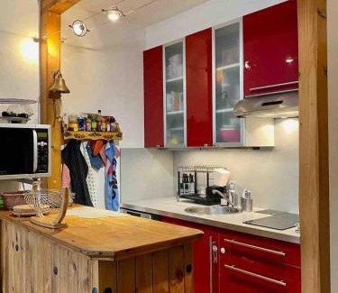 Villers-sur-Mer Apartment | Vue mer, balcon, 50m plage & village, au calme - centre ville historique, 2P pour 4 maximum