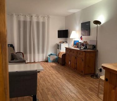 Villers-sur-Mer Apartment | Vue mer, balcon, 50m plage & village, au calme - centre ville historique, 2P pour 4 maximum