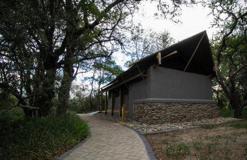 Thorny Bush Game Reserve Cabin | Vuyani Safari Lodge