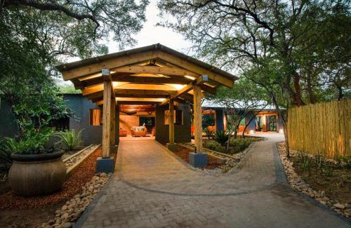 Thorny Bush Game Reserve Cabin | Vuyani Safari Lodge