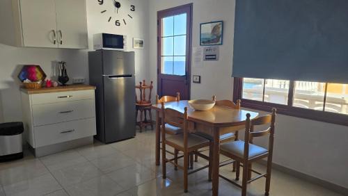 Alojera Apartment | Vv Puesta de Sol frente al mar con Balcón y Aire Acondicionado