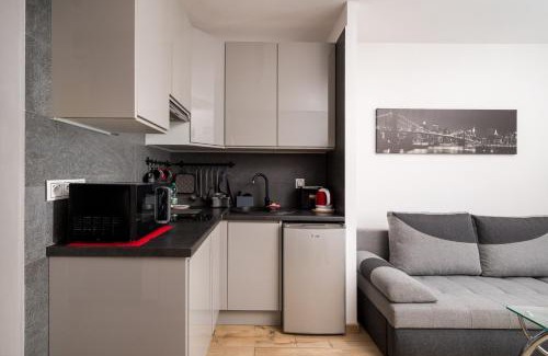 Wlochy Apartment | Włochy Popularna Charming Studio by BookingHost