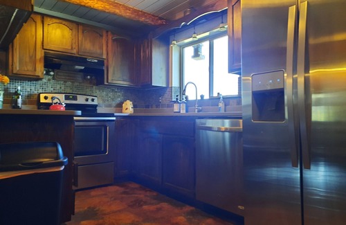 Lewiston Cabin | Waha Resort Private cabin in the Craig Mountains