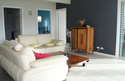 Brisbane Waterfront House | WAHINE GETAWAY-ISLAND STYLE 2 Bedroom Waterfront with jetty & private pontoon