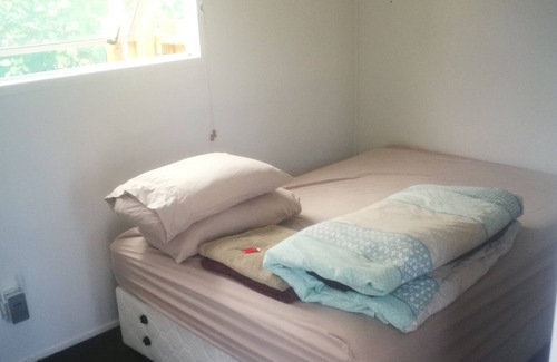 Waihi Beach Cabin | Waihi Beach cabin 2 minute walk to Beach. Sleeps 2.