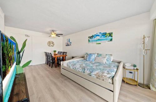 McCully - Moiliili Apartment | Waikiki Beach Golden Holiday