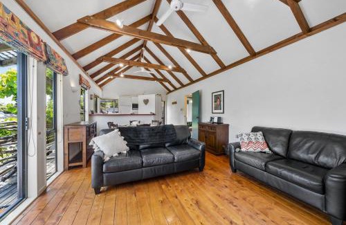 Waikanae House | Waimea Cottage - Waikanae Holiday Home