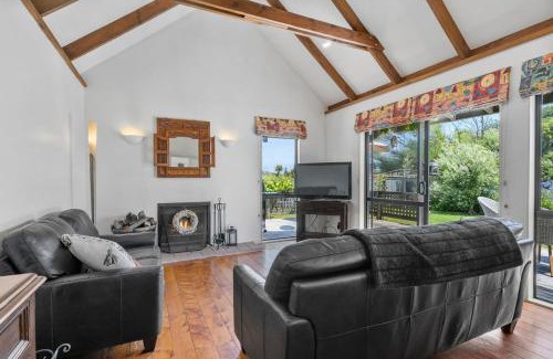 Waikanae House | Waimea Cottage - Waikanae Holiday Home