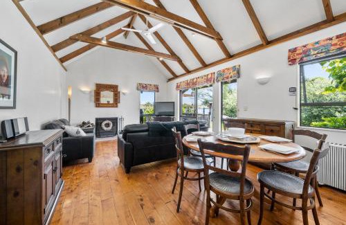 Waikanae House | Waimea Cottage - Waikanae Holiday Home