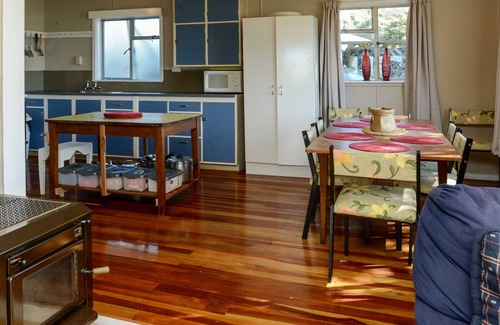 Ocean Beach Cottage | Waipuka - Ocean Beach Holiday Home