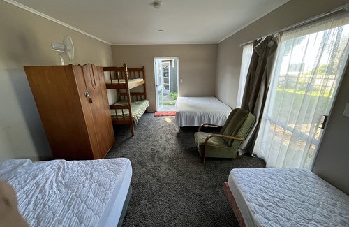 Ocean Beach Cottage | Waipuka - Ocean Beach Holiday Home