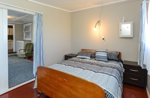 Ocean Beach Cottage | Waipuka - Ocean Beach Holiday Home