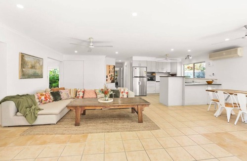 Clifton Beach Villa | Wait-a-While: Family-Friendly Beach Retreat, Rainforest Views & Steps to Clifton Beach