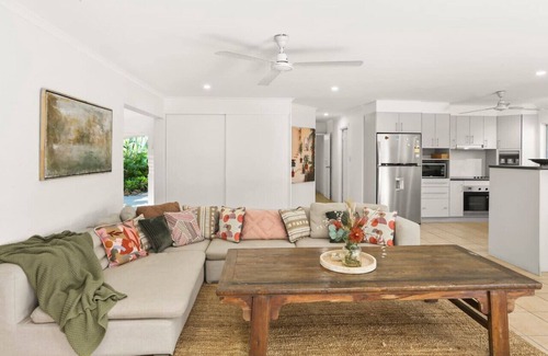 Clifton Beach Villa | Wait-a-While: Family-Friendly Beach Retreat, Rainforest Views & Steps to Clifton Beach