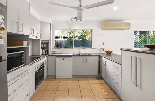 Clifton Beach Villa | Wait-a-While: Family-Friendly Beach Retreat, Rainforest Views & Steps to Clifton Beach