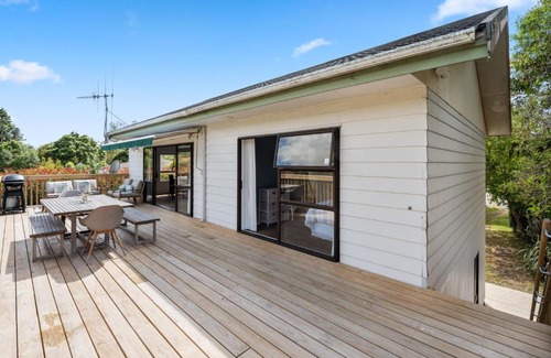Waitahanui House | Waitahanui Lake House - Lake Taupo Holiday Home