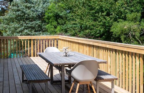 Waitahanui House | Waitahanui Lake House - Lake Taupo Holiday Home