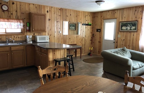 Au Train Cabin | Wake up in a winter wonderland!Snowmobile, ski, ice climb!Parking &Trail Access!