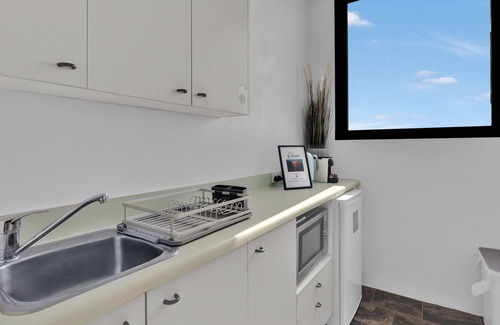 North Ward Apartment | Wake up to uninterrupted ocean views