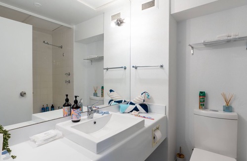 North Ward Apartment | Wake up to uninterrupted ocean views