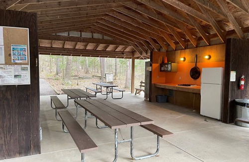Petersburg Cabin | Wald - Rustic Lakeside Cabins half hour to Penn State