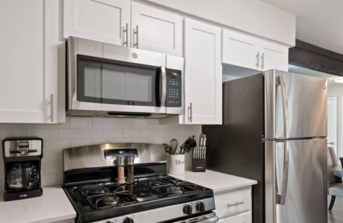 Zilker Apartment | Walk to Barton Springs | Spacious + Free Parking