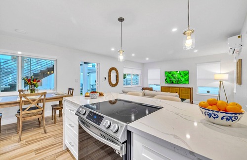 Barrier Island House | Walk to Beach/8 Suites - Private Entrances/Hot Tubs/ Birch Key | HOMES