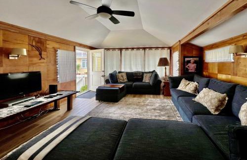 Avalon House | Walk to Beach and Main St Catalina Island Cottage!
