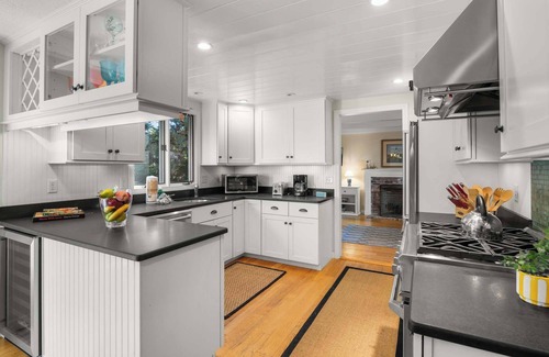 South Chatham House | Walk to Beach, Private Patio and Backyard!