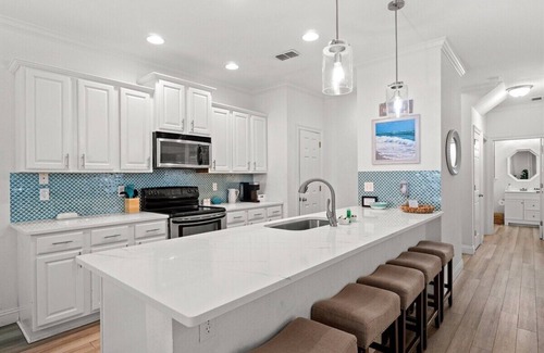 Crystal Beach Villa | Walk to Beach | Resort Pool | Recently Renovated