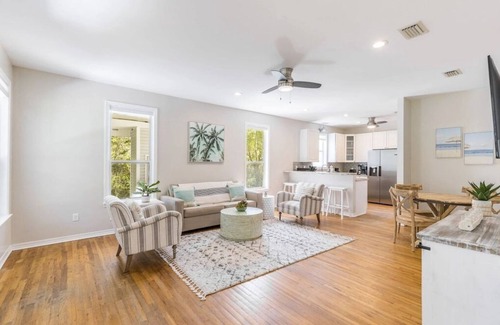 Gulfview Heights House | WALK TO BEACH, BIG FENCED YARD, DOG FRIENDLY SLEEPS 8, 3 BR/2BA, UPDATED