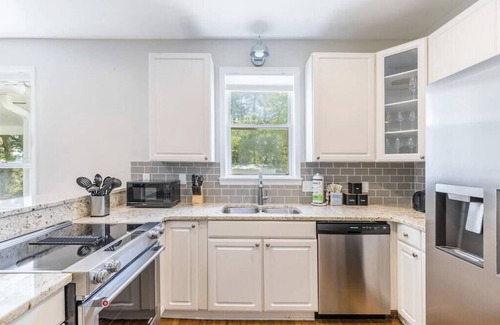 Gulfview Heights House | WALK TO BEACH, BIG FENCED YARD, DOG FRIENDLY SLEEPS 8, 3 BR/2BA, UPDATED