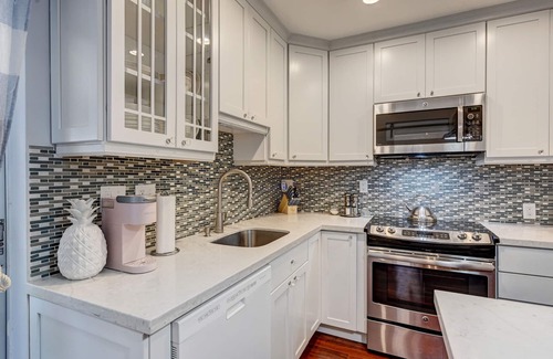 Pompano Beach Villa | Walk to beach & Waterfront Hideaway