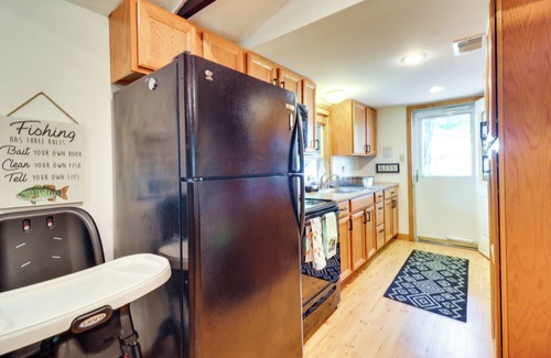 Pocono Lake House | Walk to Beaches: Tree-Lined Pocono Lake Retreat!