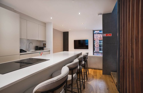 Manchester City Centre House | Walk to Canal St. | 4BR Townhome w/Roof Top