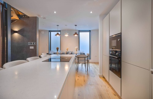 Manchester City Centre House | Walk to Canal St. | 4BR Townhome w/Roof Top
