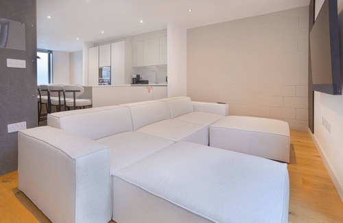 Manchester City Centre House | Walk to Canal St. | 4BR Townhome w/Roof Top