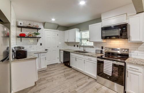 Commerce House | Walk to East Texas AandM! Home with Pet-Friendly Yard