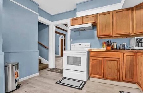 Downtown Niagara Falls House | Walk To Fall (4th Street)