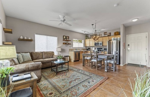 Fountain Hills Apartment | Walk to Fountain Park! Ground-Floor Condo w/Pool, Spa & Private Patio