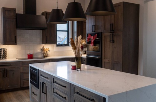 River Run Villa | Walk to Gondola | Early Ski Season Retreat for 9