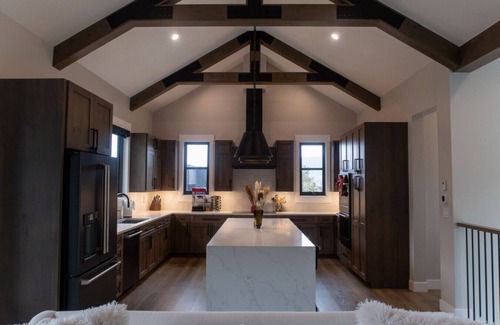 River Run Villa | Walk to Gondola | Early Ski Season Retreat for 9