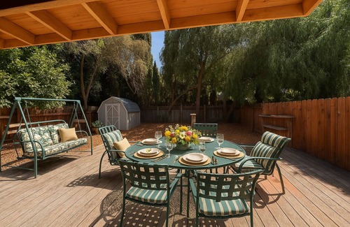 North Whisman House | Walk to Google 3BR Home Yard & Kitchen