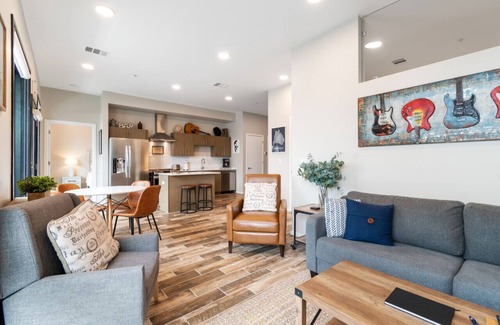 Edgehill Condo | Walk to Gulch | Illume | Patio Pool Gym Access