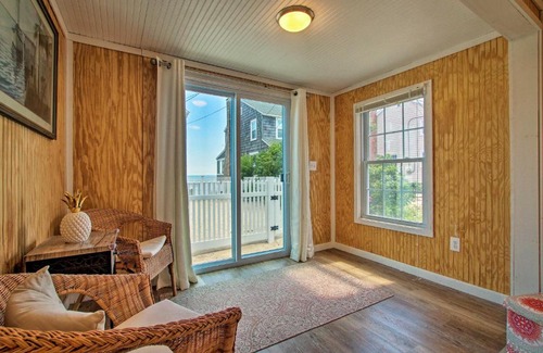 Old Lyme Apartment | Walk to Hawks Nest Beach Coastal Old Lyme Apt